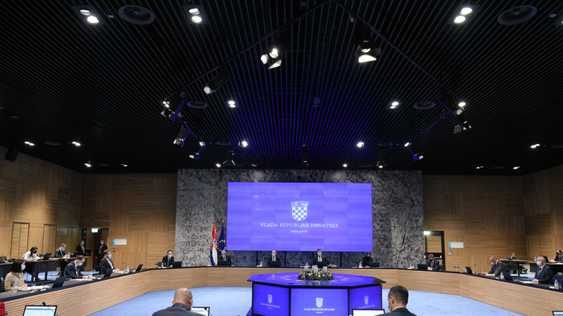 Gov't amends law to introduce fines for noncompliance with COVID certificate mandate